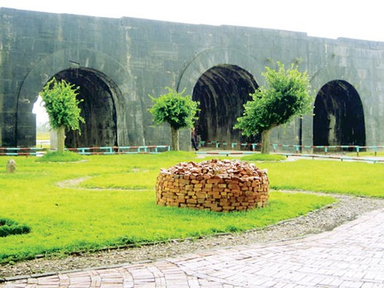 Ngày nay, người dân Thanh Hóa nói riêng và người dân cả nước nói chung có quyền tự hào về công trình “vô tiền khoáng hậu” đặc biệt này trong lịch sử của dân tộc.