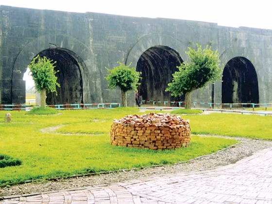 Ngày nay, người dân Thanh Hóa nói riêng và người dân cả nước nói chung có quyền tự hào về công trình “vô tiền khoáng hậu” đặc biệt này trong lịch sử của dân tộc.