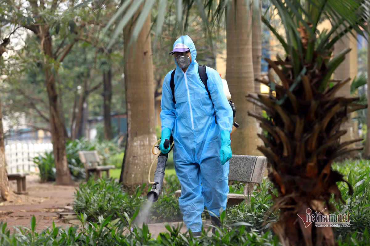 Buoi sang la thuong o khu pho cua benh nhan thu 17 sau ngay cach ly-Hinh-12