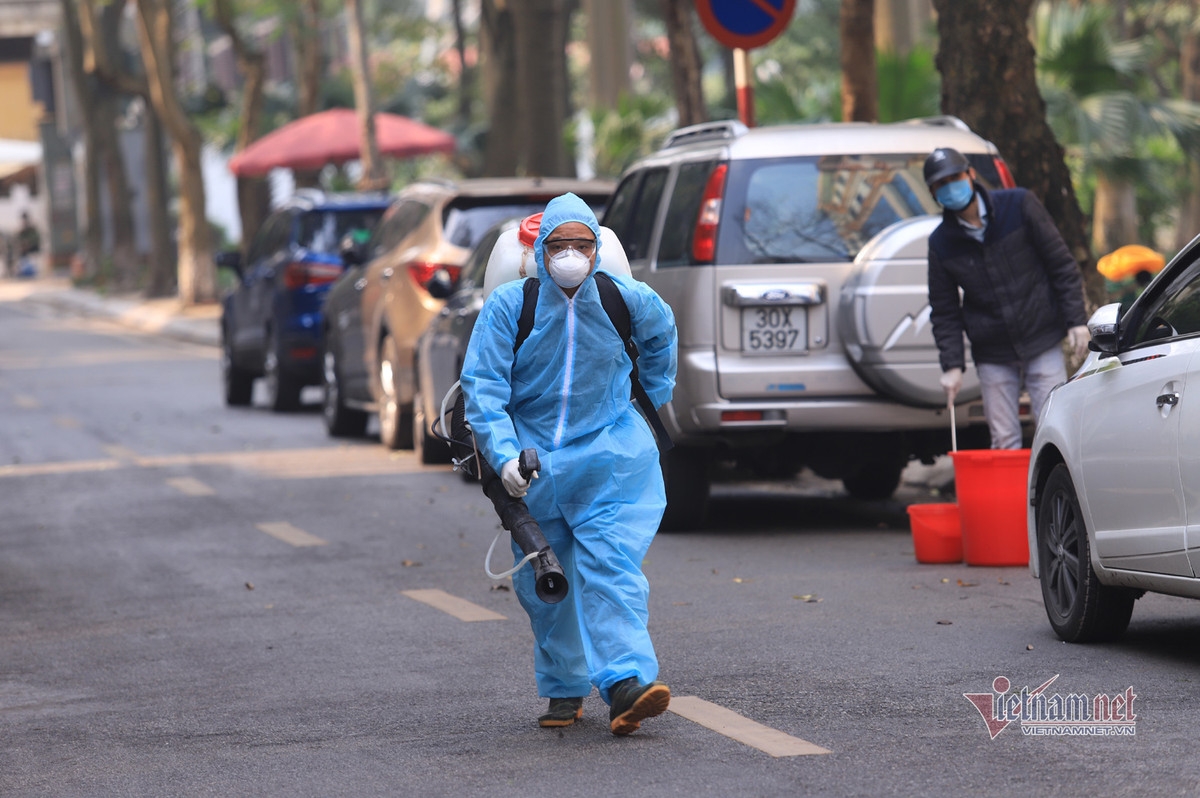 Buoi sang la thuong o khu pho cua benh nhan thu 17 sau ngay cach ly-Hinh-11