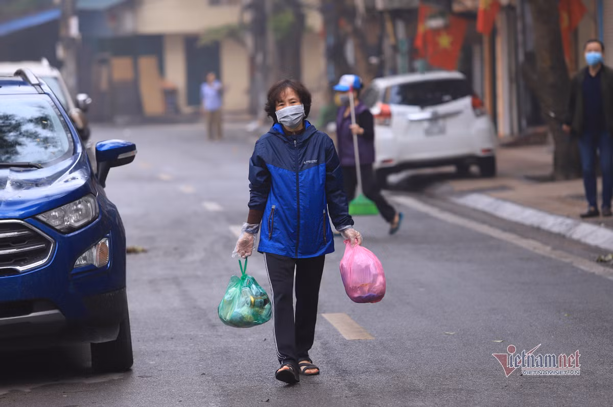 Buoi sang la thuong o khu pho cua benh nhan thu 17 sau ngay cach ly-Hinh-7