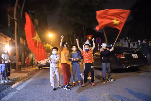 Buoi sang la thuong o khu pho cua benh nhan thu 17 sau ngay cach ly-Hinh-16