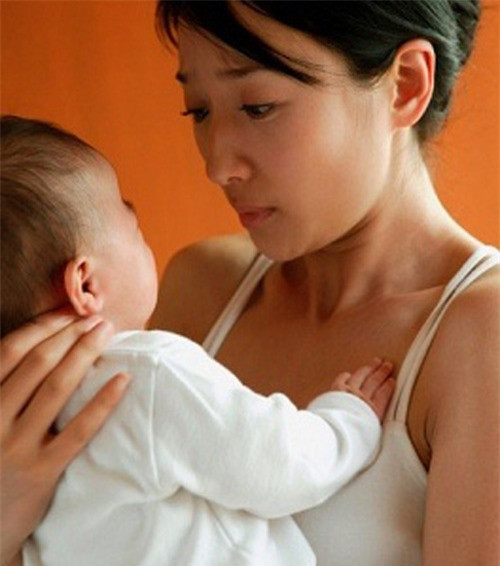 Co bo vua sinh con cho chong, “ba ca” tim den lam dieu cuc soc-Hinh-2