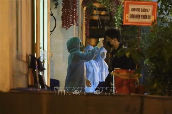 Dich Covid-19: Ra soat nguoi nhap canh chua qua cach ly tu ngay 7/3