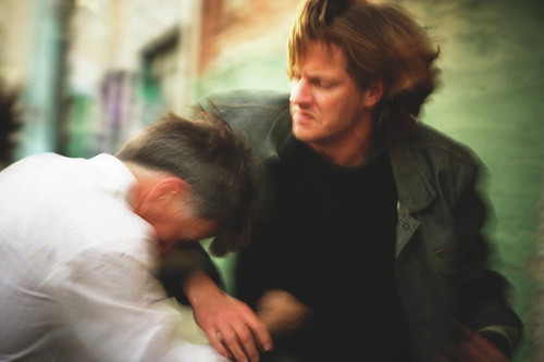 Em trai nghien ruou lau nam, khuyen bao khong duoc anh lam dieu dau long