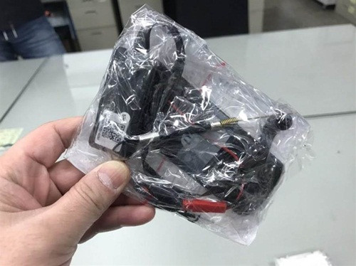 Lap camera trong nha ve sinh truong, thay giao hao sac nhan cai ket dang