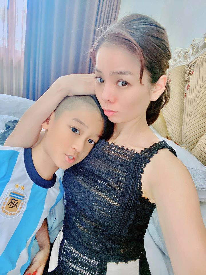 'Nu hoang phong tra' Le Quyen khien ca showbiz phai tram tro-Hinh-7