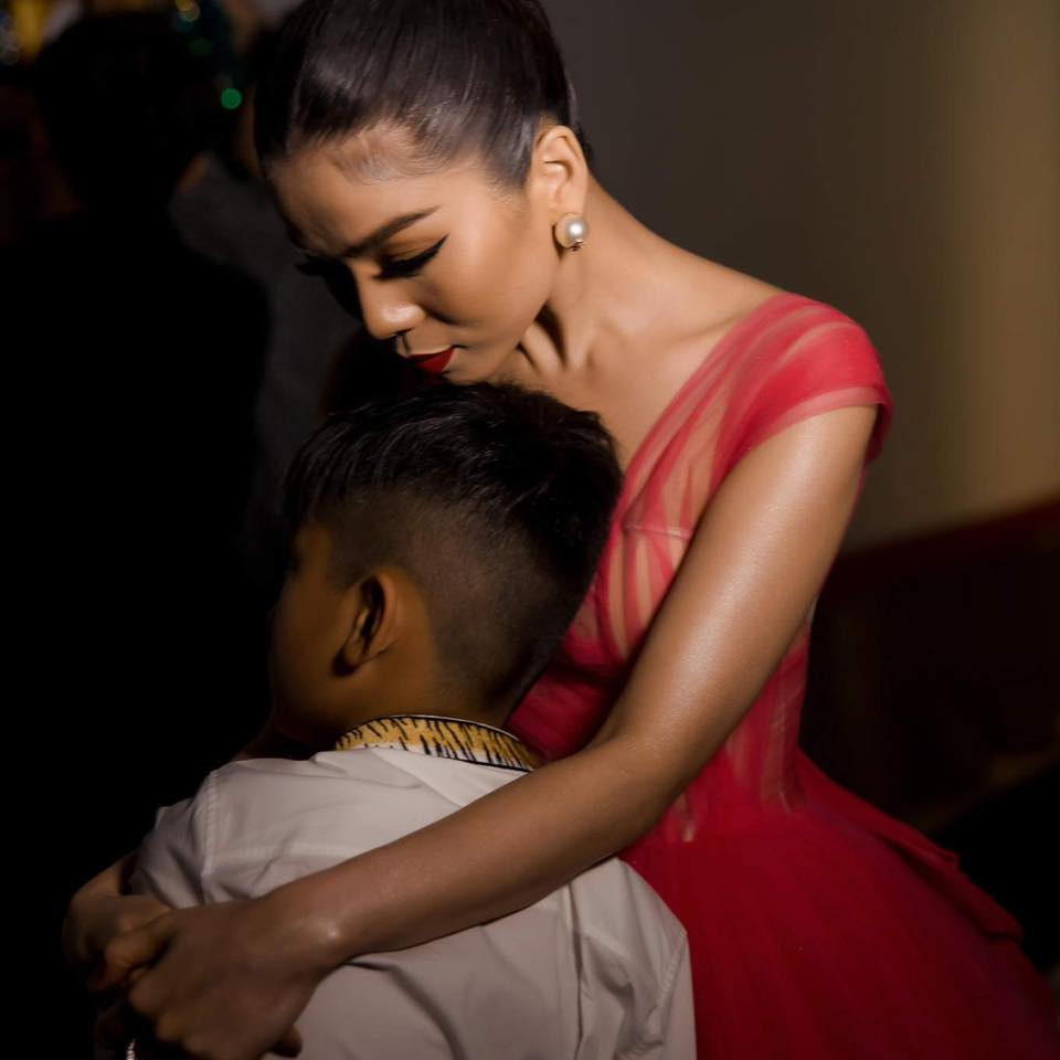 'Nu hoang phong tra' Le Quyen khien ca showbiz phai tram tro-Hinh-2