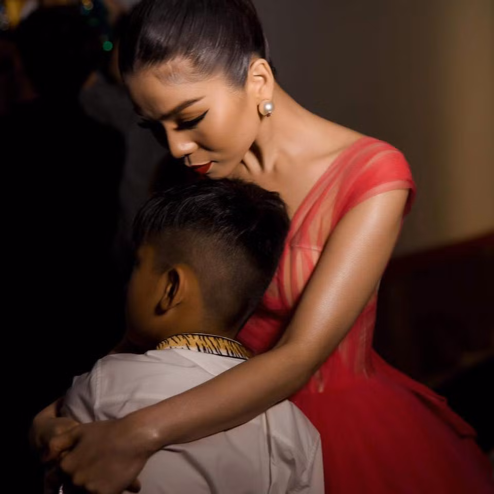 'Nu hoang phong tra' Le Quyen khien ca showbiz phai tram tro-Hinh-2