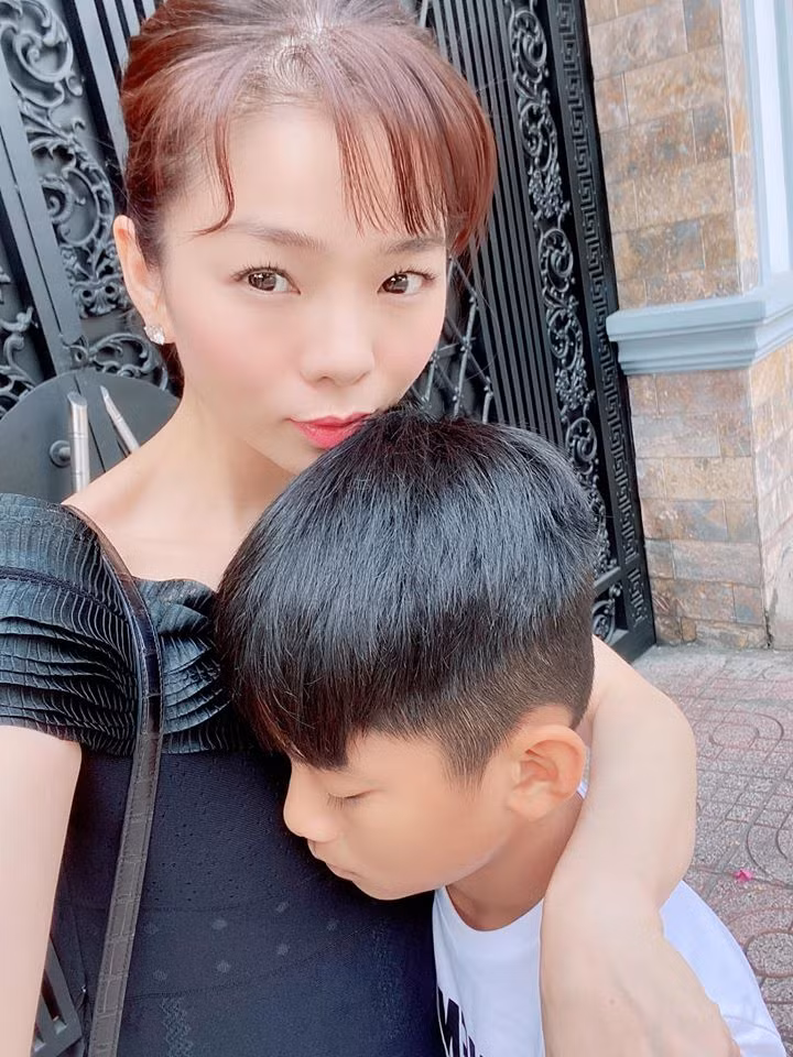 'Nu hoang phong tra' Le Quyen khien ca showbiz phai tram tro-Hinh-5