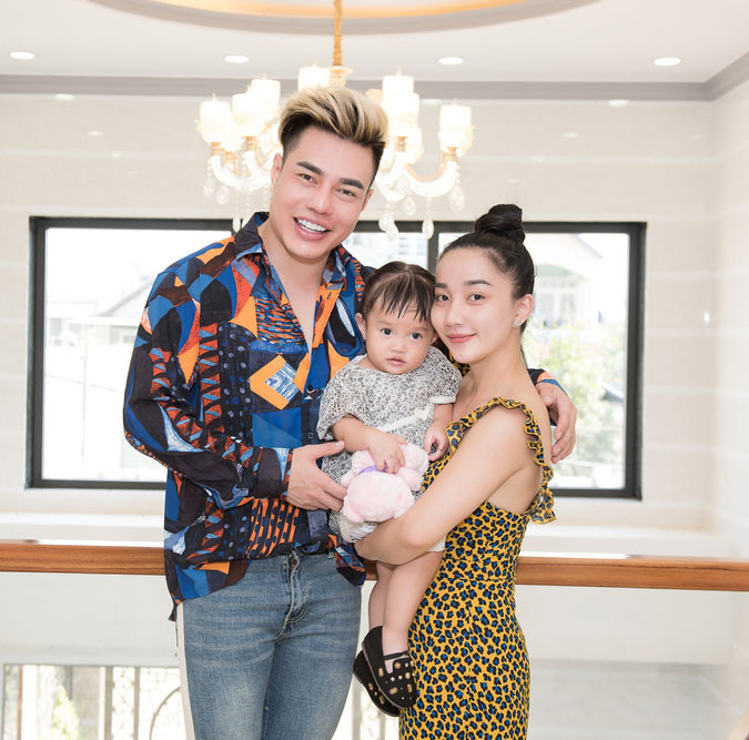 Chang trai o nha 7 ty khien loat sao hang A phai “cui dau kieng ne