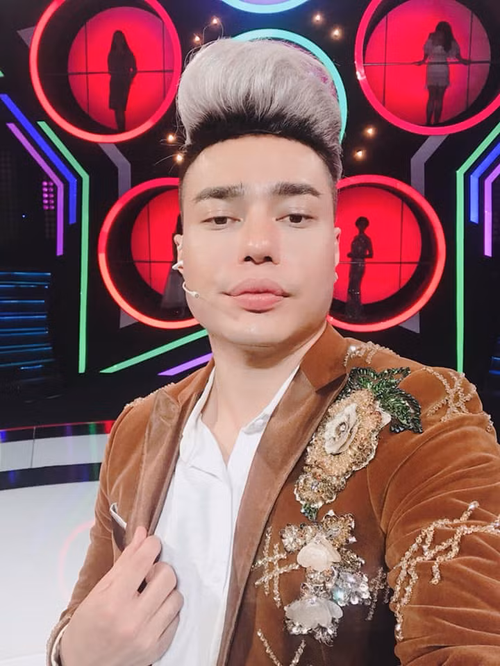 Chang trai o nha 7 ty khien loat sao hang A phai “cui dau kieng ne