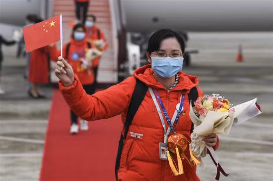 Sau khi Hồ Bắc kiểm soát được tình hình dịch bệnh, những nhân viên y tế được huy động từ nơi khác đến bắt đầu trở về nhà.