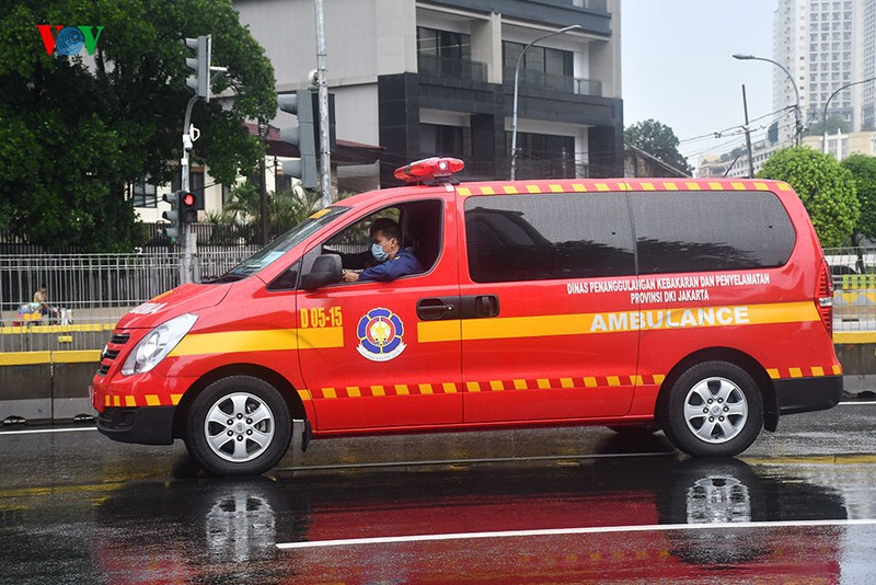 Xe cứu thương cũng được huy động để sẵn sàng ứng phó trong trường hợp cần thiết.