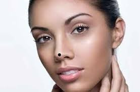 7. Nốt ruồi ở chóp mũi: Chóp mũi chủ về sinh thực khí. Nếu trên mũi có nốt ruồi biểu thị chủ nhân có dục vọng cao, tiền tài dễ bị tiêu tán hoặc vợ chồng dễ sinh bất hòa.