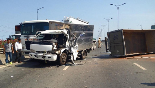 Vụ tai nạn khiến giao thông cửa ngõ TP HCM ùn ứ nghiêm trọng suốt nhiều giờ.