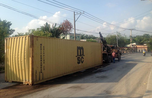 TP HCM: Hung than container khien nguoi dan khiep via