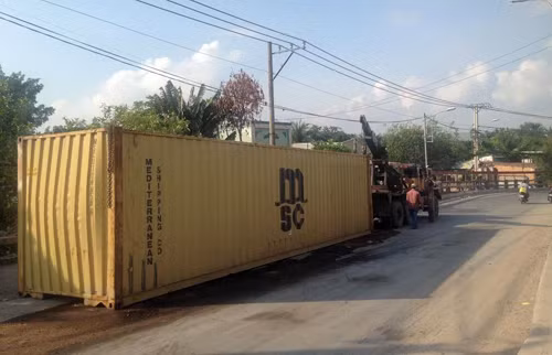 TP HCM: Hung than container khien nguoi dan khiep via