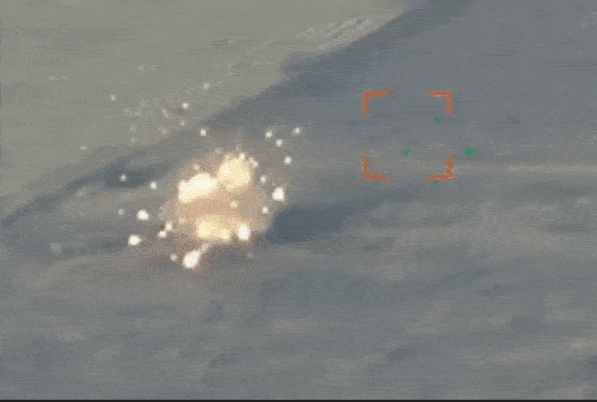 Tên lửa Patriot, bệ phóng tên lửa HIMARS và xe tăng M1A1 Abram đều đã bị tên lửa hành trình Nga phá hủy, còn Mỹ thì đã cảm nhận được một cuộc khủng hoảng khi họ từng đánh giá thấp Quân đội Nga. Hãng tin Reuters của Anh dẫn lời Bộ trưởng Quốc phòng Mỹ Austin cho biết, "Ukraine đang đối mặt với các mối đe dọa hiện hữu và Mỹ cũng đang đối mặt với rủi ro an ninh. Đây là vấn đề về sự sống còn và chủ quyền của Ukraine, đồng thời cũng là về danh dự và an ninh của Mỹ” (Nguồn ảnh: Topwar, RIA Novosti, CNN, Reuters).