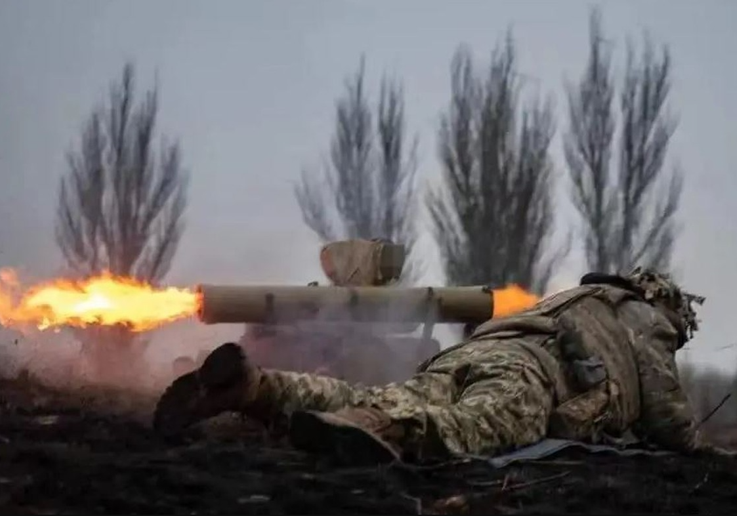 Thậm chí quân Ukraine có thể rút lui về tuyến phòng thủ thứ ba dọc theo tuyến Novopokrovs'ke-Umans’ke-Netailove, khi họ đang rất tích cực xây dựng các trận địa phòng ngự. Đó là một hệ thống phòng thủ bao gồm các trận địa, trung tâm điều khiển UAV và các đơn vị tác chiến điện tử; giống với phòng tuyến Surovikin của Nga.