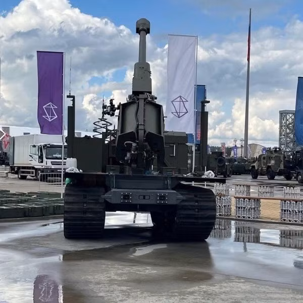 Khung gầm bánh xích robot MTS-15 Klever với pháo 122 mm D-30 đã trở thành một trong những điểm nhấn của Diễn đàn Kỹ thuật Quân sự Quốc tế Army 2024 đang diễn ra tại Moskva.