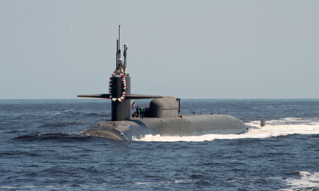 Động thái của Mỹ diễn ra giữa căng thẳng leo thang ở Trung Đông. Với việc điều động dàn khí tài “khủng”, Bộ trưởng Quốc phòng Mỹ Lloyd Austin đang đảm bảo rằng Bộ Tư lệnh Trung ương Mỹ (CENTCOM) đã sẵn sàng kiềm chế Iran và/hoặc các lực lượng ủy nhiệm của nước này nếu Tehran tấn công Israel trong vài ngày tới. 