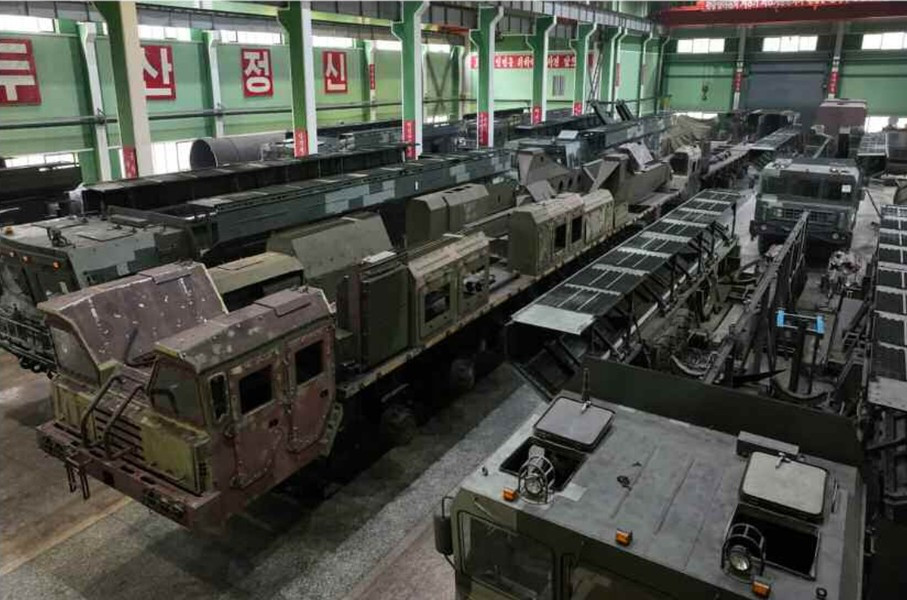 Theo báo chí Hàn Quốc mới đây Chủ tịch Kim Jong-un đã thay đổi vị trí lãnh đạo của "Ủy ban kinh tế thứ hai", chủ yếu liên quan tới việc việc xuất khẩu vũ khí do họ sản xuất ra nước ngoài.