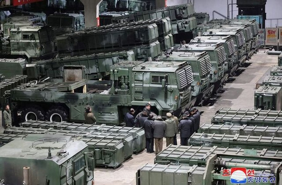 Điều đáng quan tâm tiếp theo là trong cơ cấu chính quyền Triều Tiên, cơ quan được gọi là "Ủy ban kinh tế thứ hai" chịu trách nhiệm trực tiếp về công việc của tổ hợp công nghiệp quân sự nước này.