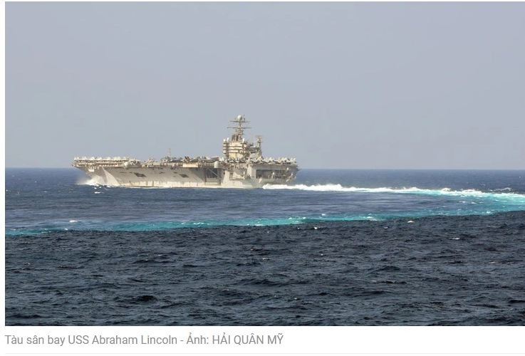 Nhóm tác chiến tàu sân bay USS Abraham Lincoln bao gồm tàu sân bay, hoạt động với các máy bay tiêm kích tàng hình F-35C, cũng như một số tàu khu trục. Trong khi đó, Nhóm tác chiến tàu sân bay USS Theodore Roosevelt đã hoạt động ở vùng biển Trung Đông trong nhiều tuần, giúp Mỹ duy trì sự hiện diện đáng gờm trong khu vực.