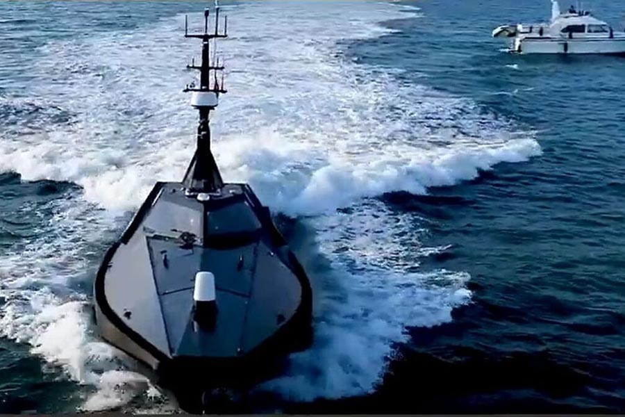 Trong sáng kiến Replicator của Lầu Năm góc được công bố vào tháng 8-2023, Bộ Quốc phòng Mỹ có kế hoạch đưa vào sử dụng hàng nghìn thiết bị không người lái giá rẻ trong 2 năm tiếp theo để chống lại các mối đe dọa trên bộ, trên không và trên biển.