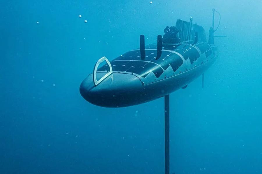 Đây là phương tiện dưới nước và trên mặt nước tự động (AUSV) đầu tiên và duy nhất trên thế giới vì có chế độ đi trên nước hoặc tàu ngầm có thể hoán đổi cho nhau.