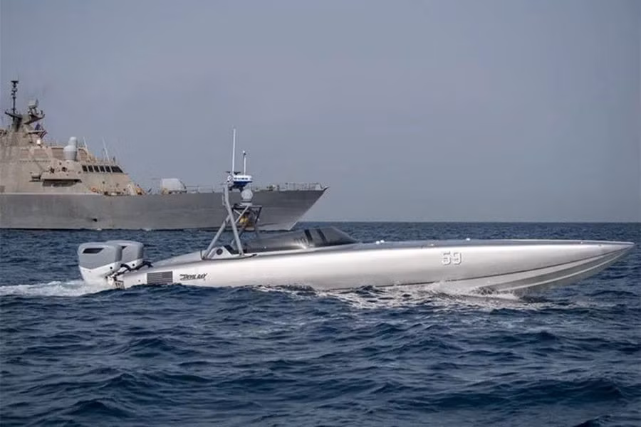 Một sản phẩm nổi bật khác là T38 Devil Ray USV, tàu cao tốc do nhà sản xuất Maritime Tactical Systems có trụ sở tại Florida phát triển, bản chất là hệ thống gây sát thương có điều khiển.