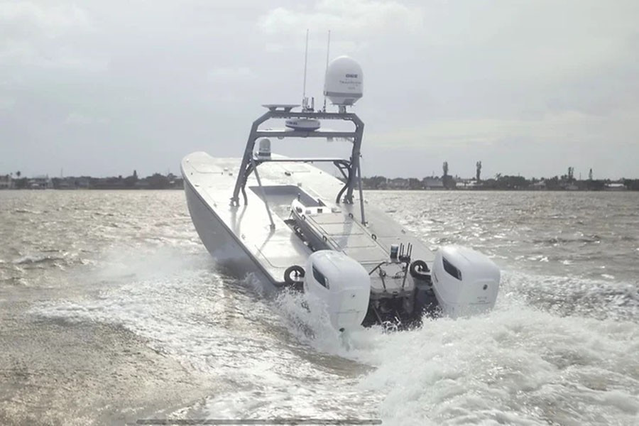 Chiếc tàu không người lái dài 11,5m này có tải trọng 1.800kg và di chuyển với tốc độ từ 80 đến 115 dặm/giờ, khiến nó trở thành một trong những tàu tấn công nhanh nhất thế giới.