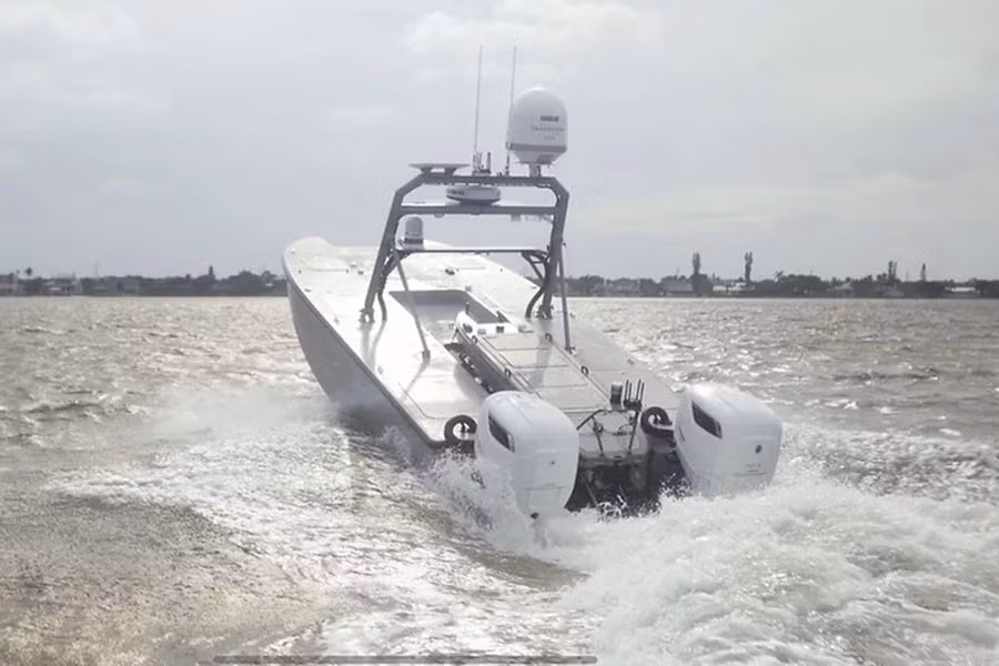 Chiếc tàu không người lái dài 11,5m này có tải trọng 1.800kg và di chuyển với tốc độ từ 80 đến 115 dặm/giờ, khiến nó trở thành một trong những tàu tấn công nhanh nhất thế giới.