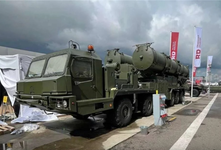Ngay sau khi được giới thiệu tại Army-2024, hình ảnh S-500 Prometheus TEL mới đã nhanh chóng lan truyền trên các trang mạng xã hội. Sự ra mắt công khai này nhấn mạnh ý định của Nga trong việc chứng minh sức mạnh quân sự và năng lực công nghệ trên trường quốc tế.