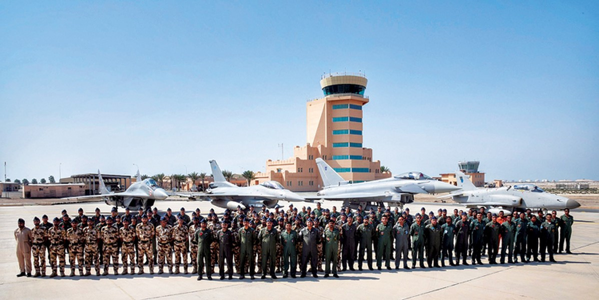 Nhưng giờ đây hợp đồng đã trở nên khả thi và có khả năng xảy ra, bởi vì Ấn Độ và Nga đồng ý các điều khoản thanh toán trong khuôn khổ Tổ chức BRICS thông qua đồng nội tệ hay tiền tệ thay thế ngoài USD, nhằm lách mọi lệnh trừng phạt hiện có và tiềm năng.