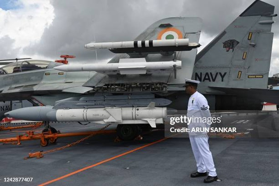 Bước đi trên của IAF theo nhận xét là rất hợp lý khi quá trình mua sắm, đưa vào thành phần chiến đấu đối với cả tiêm kích hạng nhẹ nội địa Tejas và Rafale mua từ Pháp đang diễn ra quá chậm trễ.