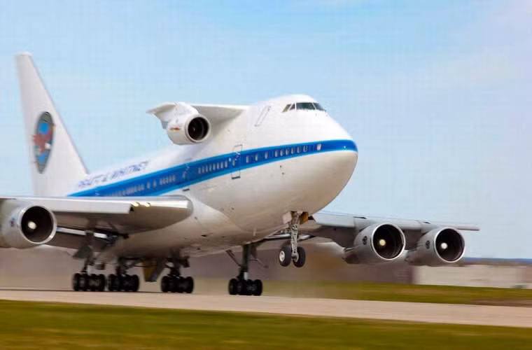 Máy bay chở khách Boeing 747 được cải tiến để thử nghiệm động cơ phản lực PW1217G thiết kế cho chương trình máy bay Mitsubishi Regional (MRJ).