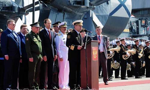 Buổi lễ được tổ chức trang nghiêm, hoành tráng với sự tham gia của nhiều quan chức Hải quân Nga và quốc tế.