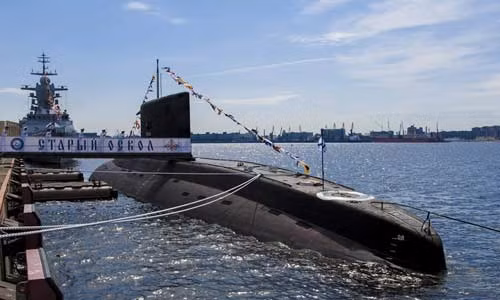 Chiếc tàu ngầm Kilo thứ ba mang tên Stary Oskol (số hiệu B-262) được trang bị cho Hạm đội biển Baltic.
