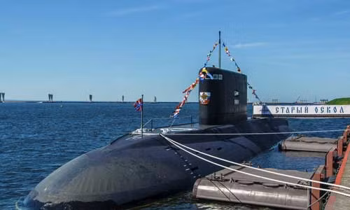 Nga biên chế tàu ngầm Kilo Project 636.3 thứ ba vào ngày 3/7 tại khu vực tổ chức triển lãm IMDS 2015 thu hút đáng kể sự chú ý của truyền thông trong nước và quốc tế.