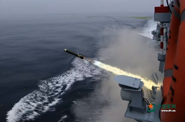 Phóng đạn gây nhiễu.