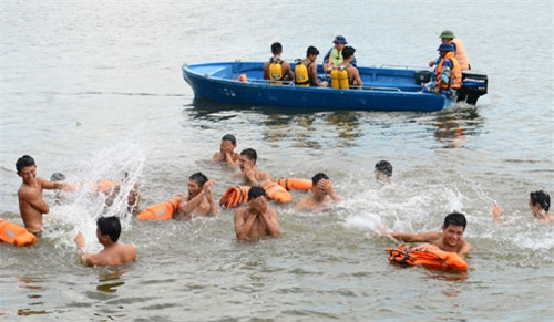 Phút giải lao trên sóng nước.