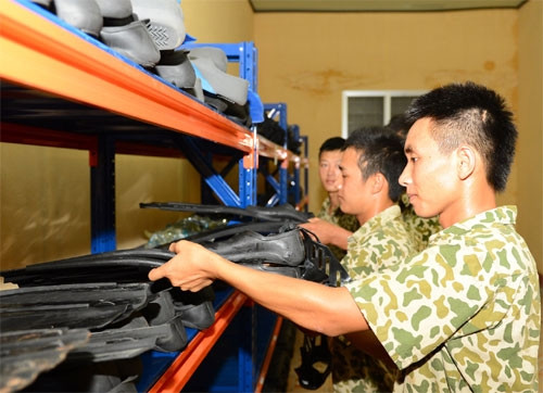 Bảo quản tốt vũ khí, trang bị sau giờ huấn luyện của chiến sĩ Đặc công Hải quân 126.