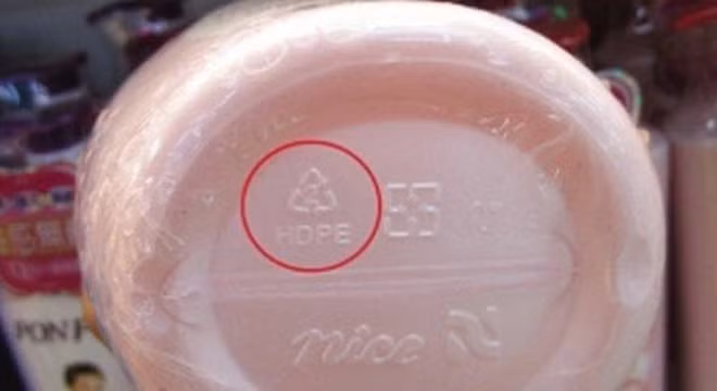 Cach doc ky hieu duoi day chai nhua tranh benh ung thu-Hinh-2