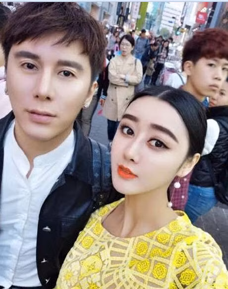 Mới đây, trên trang thông tin của Trung Quốc chia sẻ hình ảnh cô gái bỏ 8 năm để biến đổi ngoại hình giống hệt Phạm Băng Băng. Cô có tên Cheng Xi, năm nay 24 tuổi và đang sống tại Trung Quốc.