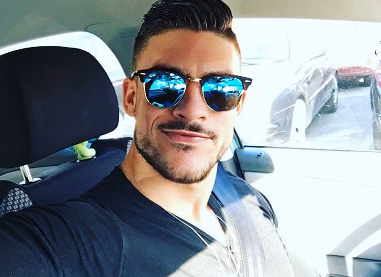 Anh đã ký hợp đồng quảng cáo với nhiều thương hiệu nổi tiếng như Nivea for Men, L’Oreal, Abercrombie &amp; Fitch.