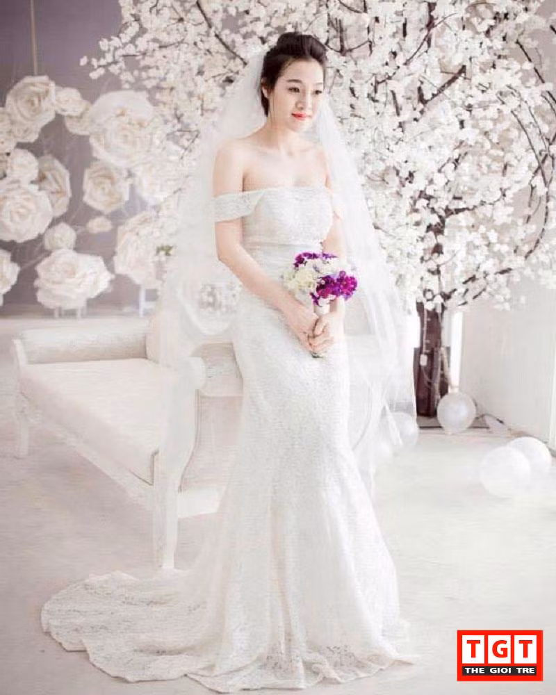 Kể về những ngày đầu mới kinh doanh, cô nàng tâm sự: "Ngày trước, mình rất có đam mê với kinh doanh nhưng không biết bắt đầu từ đâu, tích vốn như thế nào... May mắn thay, một lần online mạng xã hội, tình cờ một lời đề nghị đến từ quản lý một nhãn hàng thời trang đã khiến cô gái Cà Mau quyết định sang một ngã rẽ khác, đó là con đường kinh doanh online quần áo thời trang và sau này là chăn ga gối đệm”.