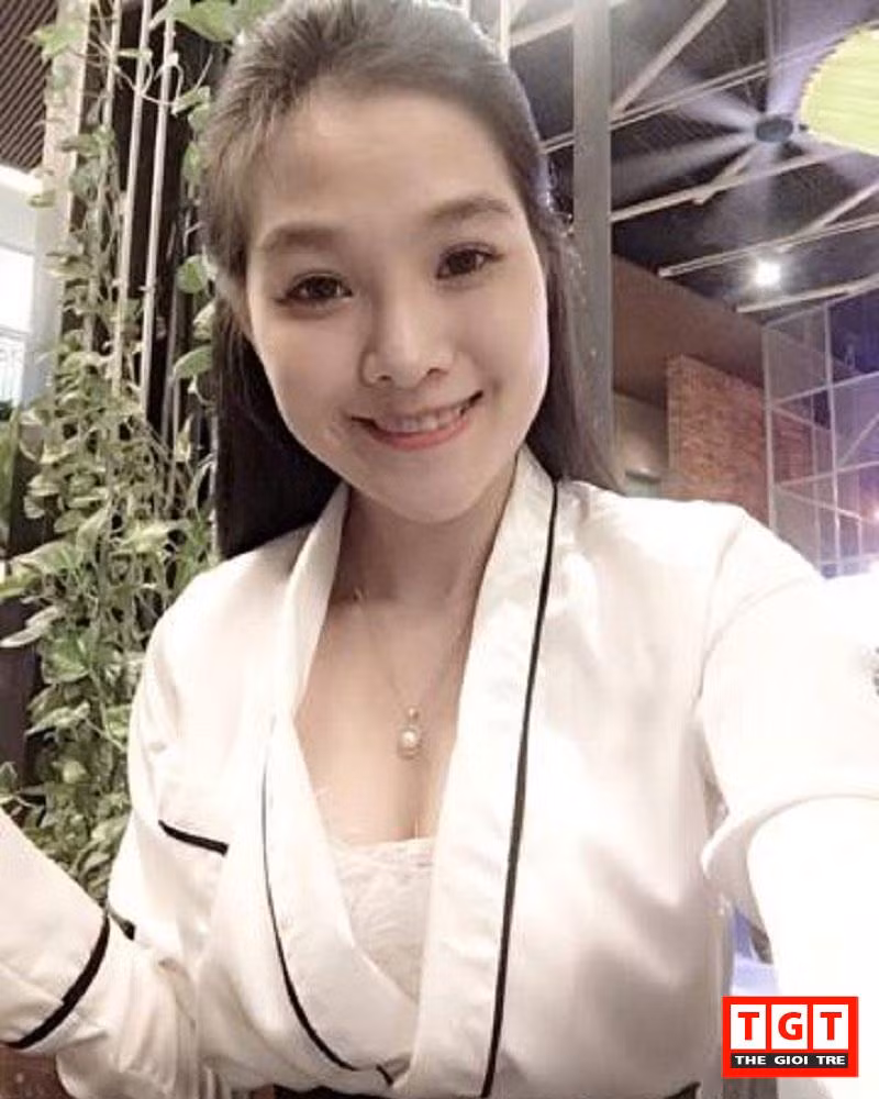 Tường Vy cho biết: "Ngay từ khi còn ngồi trên ghế nhà trường, mình đã tự nhủ, bằng mọi giá, phải làm chủ cuộc sống của mình, chứ không chịu cảnh đi làm thuê với đồng lương ít ỏi". Và khi trưởng thành, cô đã tự mày mò kinh doanh nhưng vì thiếu kinh nghiệm và thiếu vốn trầm trọng nên cô bước khởi đầu của cô gái xinh đẹp từng gặp nhiều khó khăn và có những lúc thất bại. Không nản chí Năm 2014, Linh bắt đầu tìm hiểu phương thức bán hàng online từ bạn bè và mọi người trên mạng, Cô cho rằng, kinh doanh online thì sẽ không cần bỏ vốn quá nhiều nên nếu có thua lỗ cũng không đáng bao nhiêu.