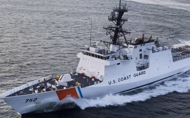 Các tàu chấp pháp có lượng giãn nước trên 1.000 tấn của Mỹ có tốc độ hành trình lớn nhất là 18 - 20 hải lý/h; loại tàu 3.000 và 4.000 tấn có tốc độ hành trình lớn nhất là 28 - 29 hải lý/h. Trong khi đó, tốc độ hành trình lớn nhất của tàu chấp pháp Nhật Bản loại 1.000 tấn trở lên từ 20 - 23 hải lý/h; tốc độ hành trình lớn nhất của tàu lớp Shikishima là 25 hải lý/h; tốc độ hành trình lớn nhất của tàu lớp Aso, Hida và Hateruma có thể đạt 30 hải lý/h. Nguồn ảnh: BI.